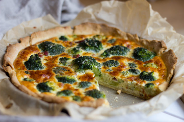 Brokkoli Quiche mit Schinken und Parmesan - gooseberry pictures